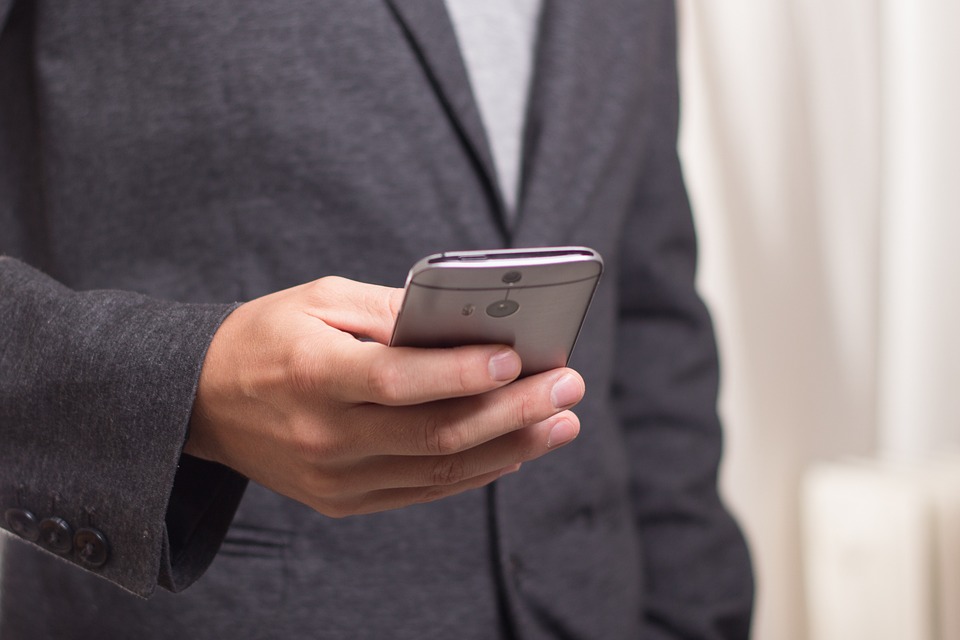 Poliţiştii avertizează asupra unui nou tip de fraude online
