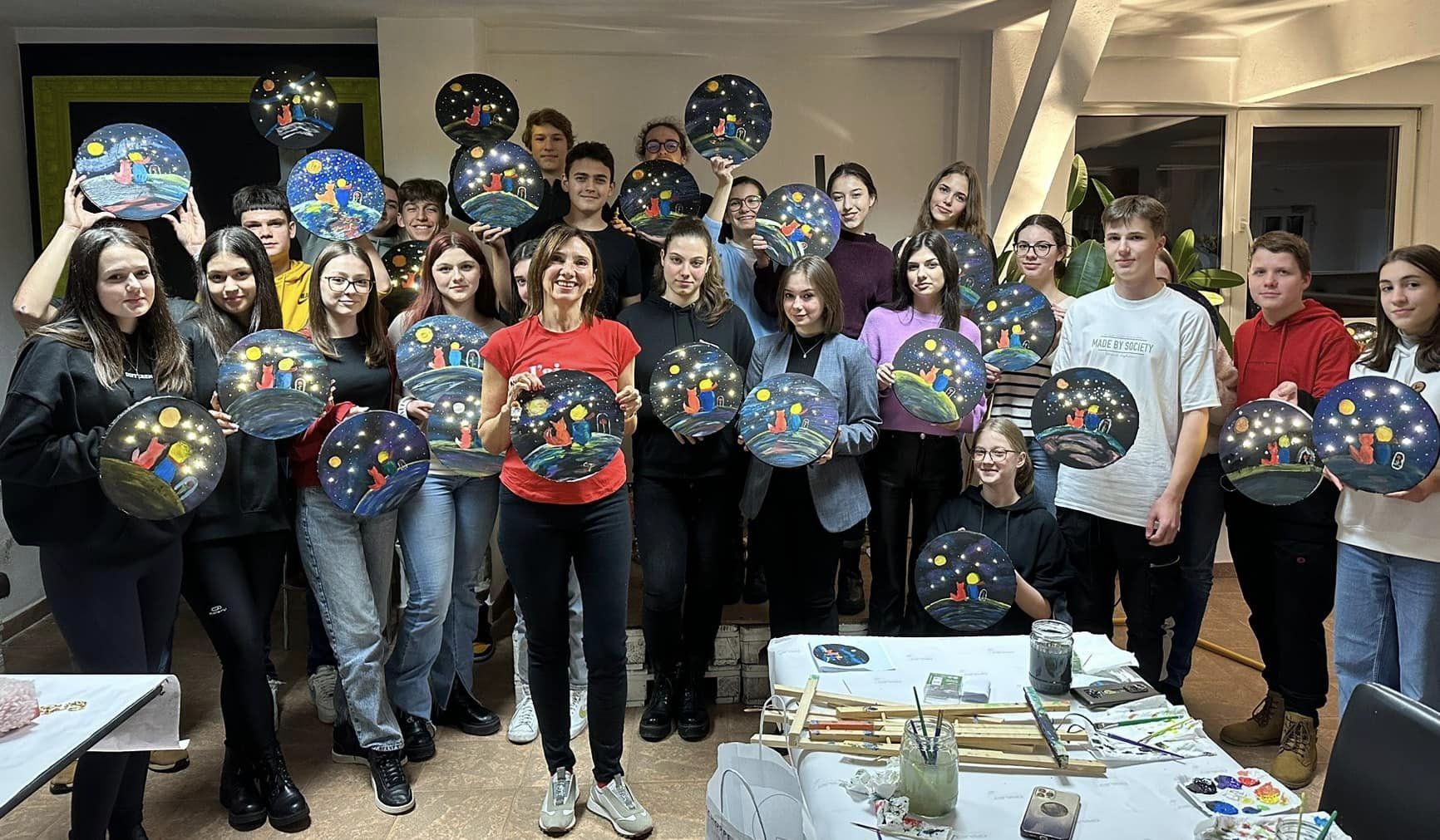 Carmen Iohannis a mers cu elevii la un atelier de pictură