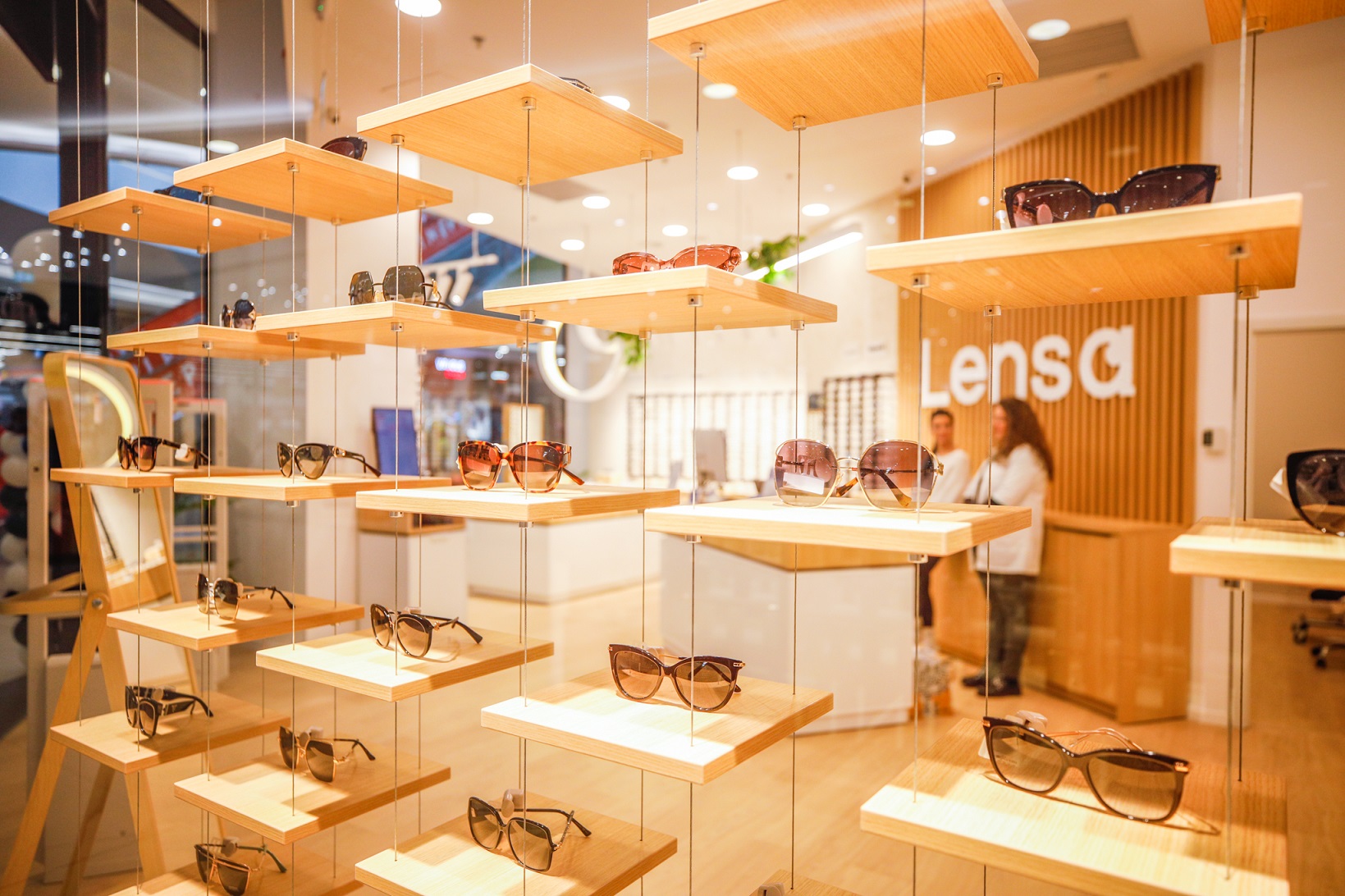 Cel mai nou magazin Lensa se deschide la Shopping City Sibiu, cu reduceri de 80%, premii pentru primii 60 de clienți și consultații optometrice gratuite