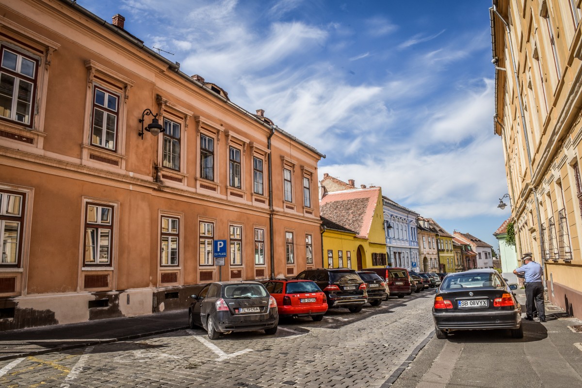 Câte un dosar penal pe săptămână pentru intervenții ilegale la monumente istorice: cele mai multe încălcări, pe străzile 9 Mai, Tribunei și Bălcescu