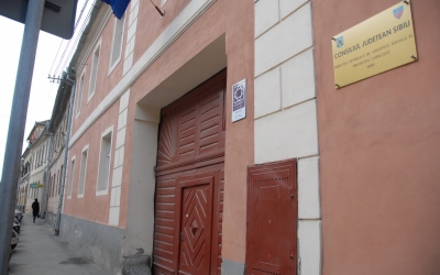Opt persoane, printre care și două femei, consiliate în Centrul pentru agresori de la Sibiu. Au fost acuzate de tentativă de omor
