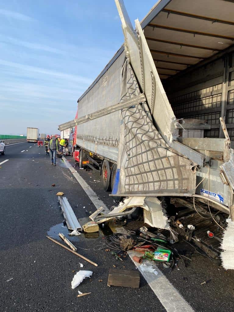 A1 Sebeș-Orăștie: accident cu un TIR și cinci mașini