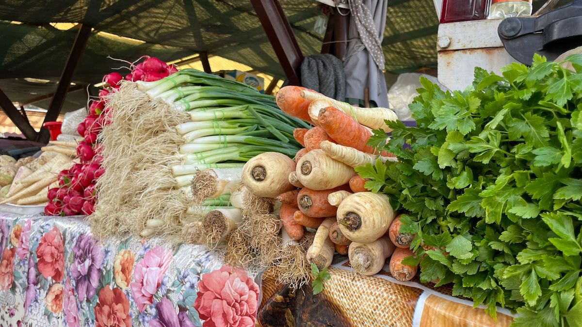 Cresc tarifele de închiriere în piețele din Sibiu. Comercianți: Vom scumpi produsele sau nu vom mai veni deloc