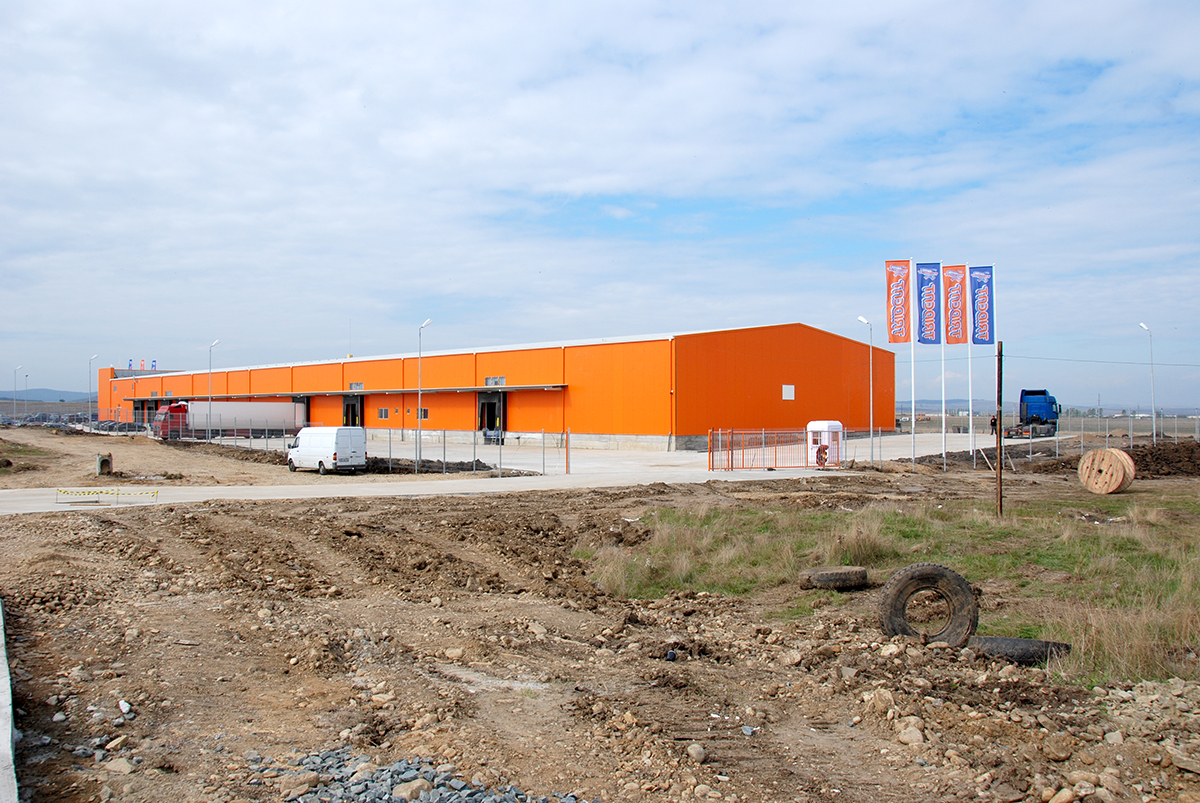 În 2008 a fost cel mai mare depozit de fructe din Ardeal, astăzi este vândut la licitație. Lichidatorul Trident cere pentru hala din Zona Industrială Vest peste un milion de euro