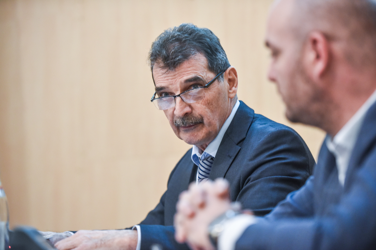 ”Fortăreața” CJ Sibiu: cum a evitat conducerea județului să explice de ce nu respectă legea transparenței