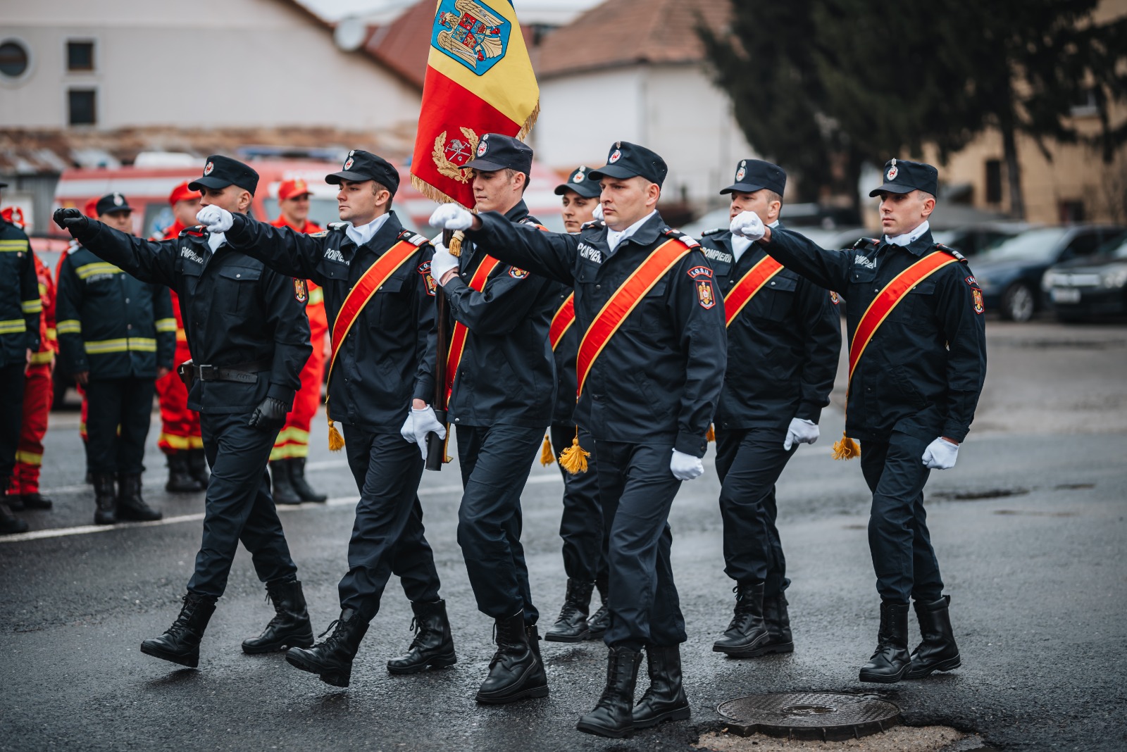 90 de ani de Protecție Civilă în România, sărbătoriți de ISU Sibiu: Pompierii au în ADN să alerge spre locurile dinspre care majoritatea oamenilor se grăbesc să se îndepărteze