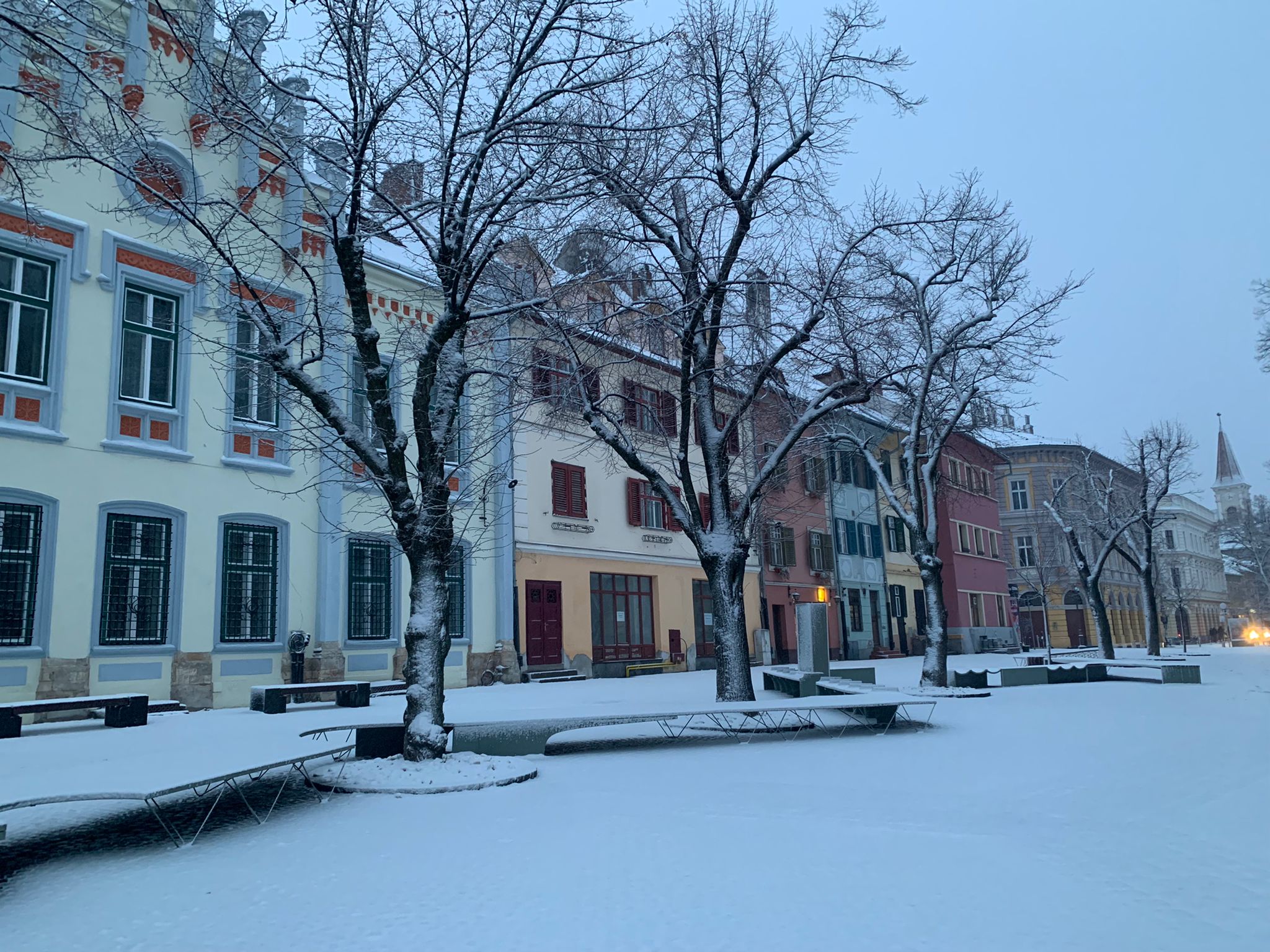 Cod galben de ninsori puternice și viscol la munte. Urmează gerul