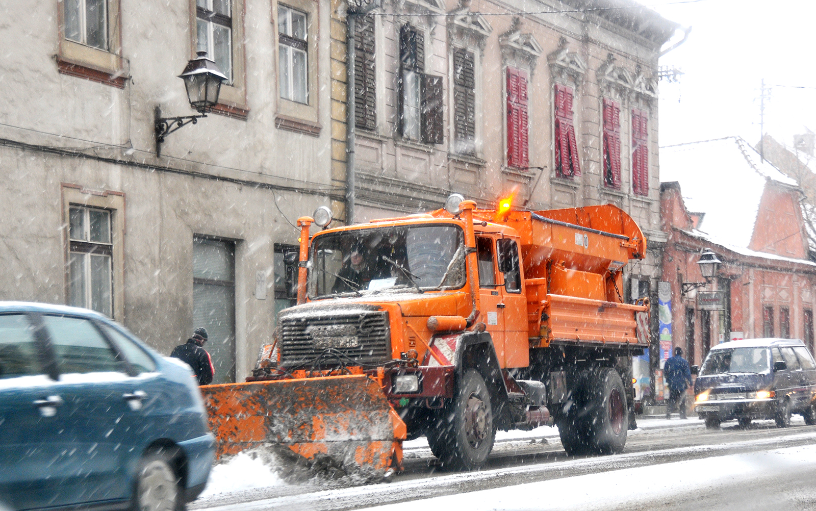 Primăria Sibiu intervine cu 14 utilaje de deszăpezire pe arterele principale