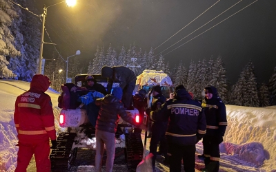 Actualizare: Misiune încheiată cu succes la Păltiniș. Toate cele 30 de persoane au fost evacuate în siguranță