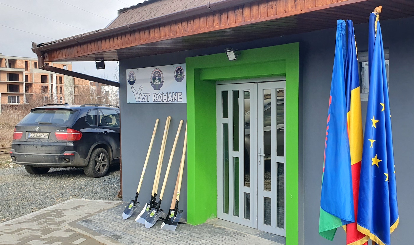 Romii au început lucrul, la Sibiu, la cel mai mare muzeu al etniei lor: zece milioane de euro, 30 de camere pe patru niveluri. ”Veți putea vedea cum era într-o șatră”