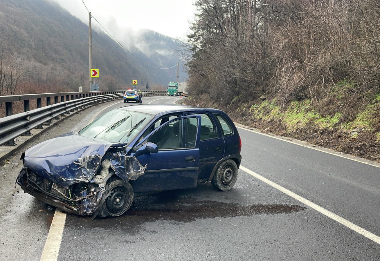 Accident pe Valea Oltului, în zona semaforului de la Boița