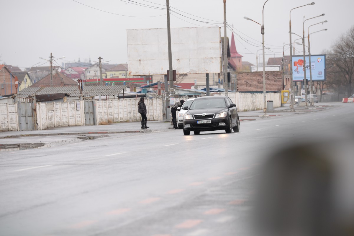 Tinerele care se prostituează la Obor: ”Regina mea” hrănită cu pâine uscată, obligată să doarmă pe jos și tăiată pe mână pentru că nu produce bani de motorină