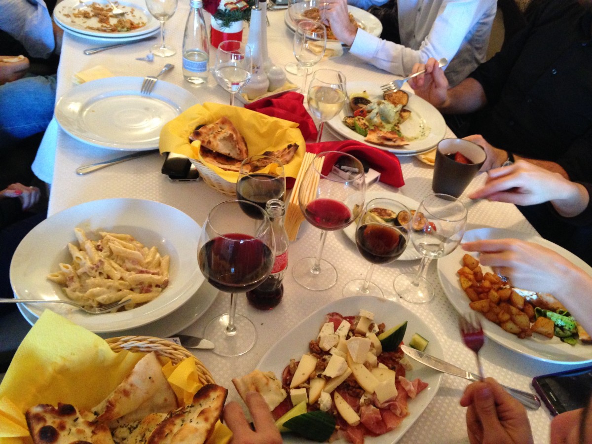 Meniurile restaurantelor trebuie să conţină detalii despre ingrediente, valori nutriţionale şi E-uri, din 15 martie