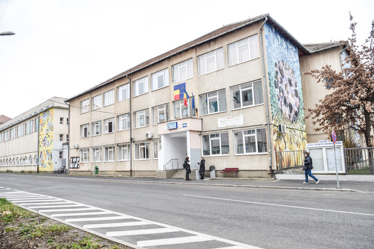 Liceul Ghibu din Sibiu, premiat la București alături de primăria Brașov și Consiliul Județean Cluj