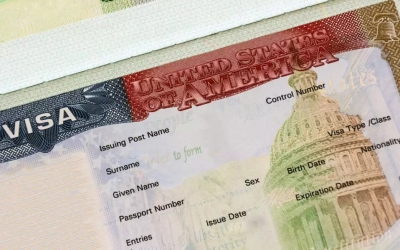 Doi senatori americani au introdus un proiect de lege care recomandă includerea României în programul Visa Waiver