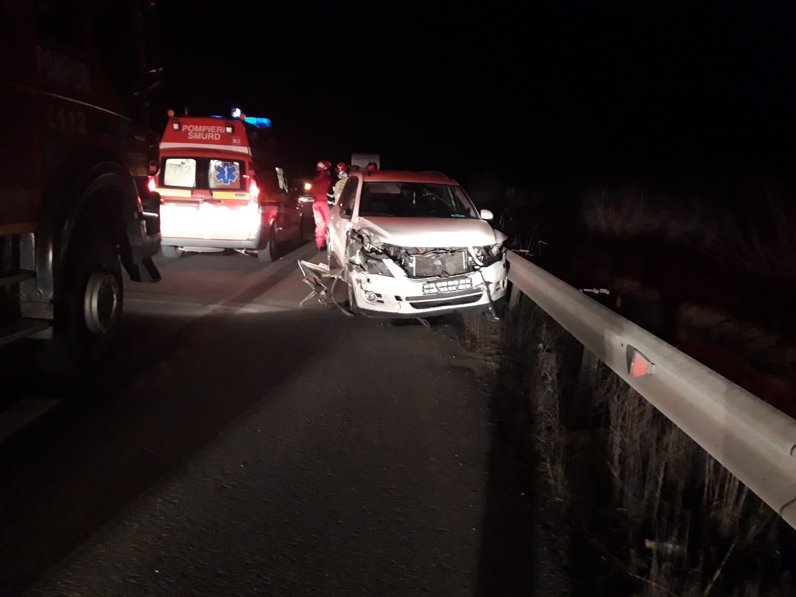 Microbuz implicat noaptea trecut într-un accident pe autostradă, în zona Săliște: 11 victime, dintre care 8 minori