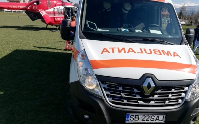 Avrig: Un copil de 12 ani și-a prins piciorul într-un motocultor. Elicopterul SMURD l-a dus la Tg. Mureș