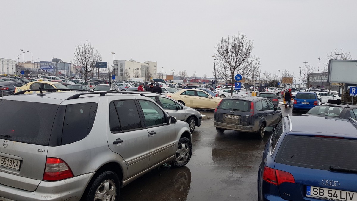 Parcarea Aeroportului Sibiu, printre cele mai scumpe din țară. La Mureș e cea mai ieftină