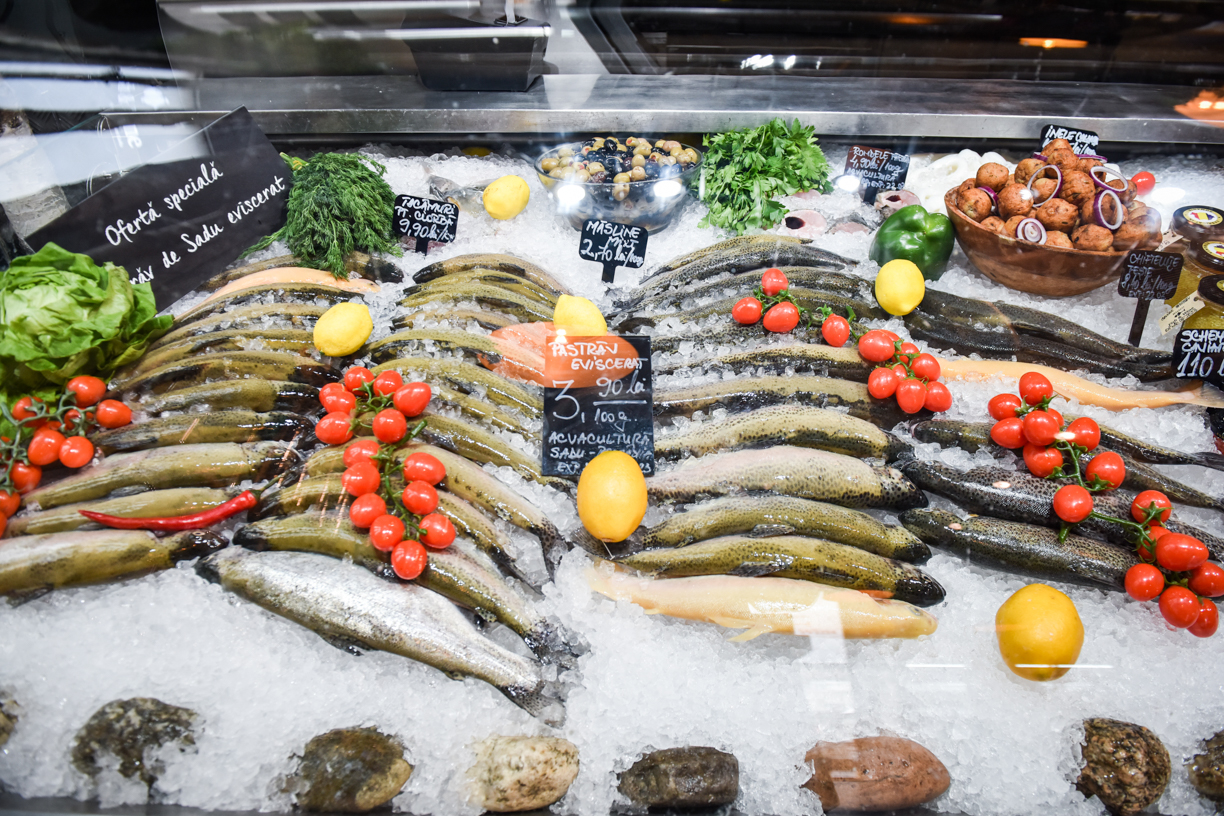 PESCĂRIA FISH & WINE aduce pește proaspăt de pe Valea Sadului în centrul orașului