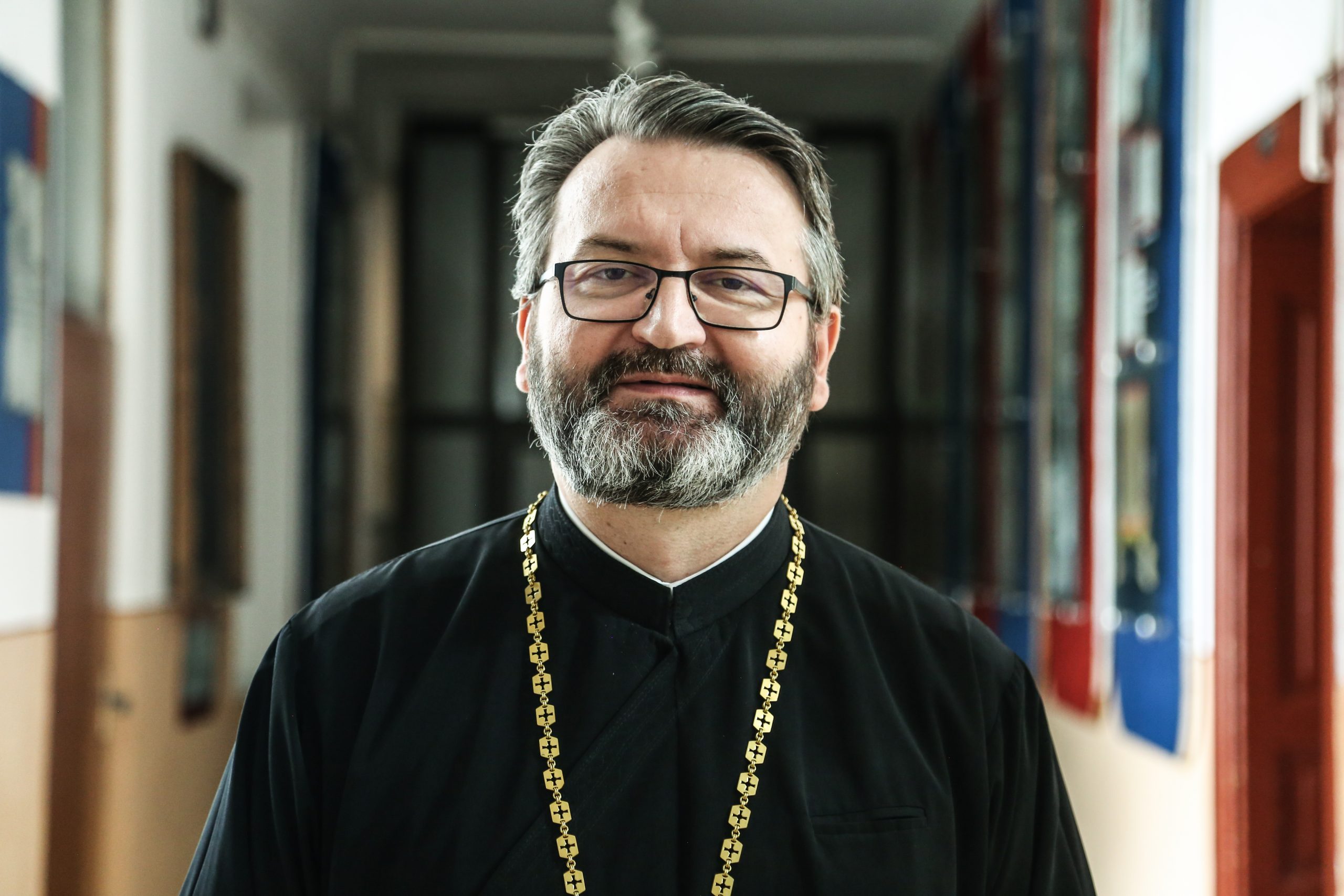 Decanul Facultății de Teologie din Sibiu a suferit un accident vascular cerebral. Părintele are nevoie de sprijin financiar pentru recuperare
