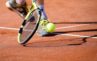 Copiii între 6 și 15 ani sunt invitați la tenis, în Șelimbăr. E gratis pentru localnici