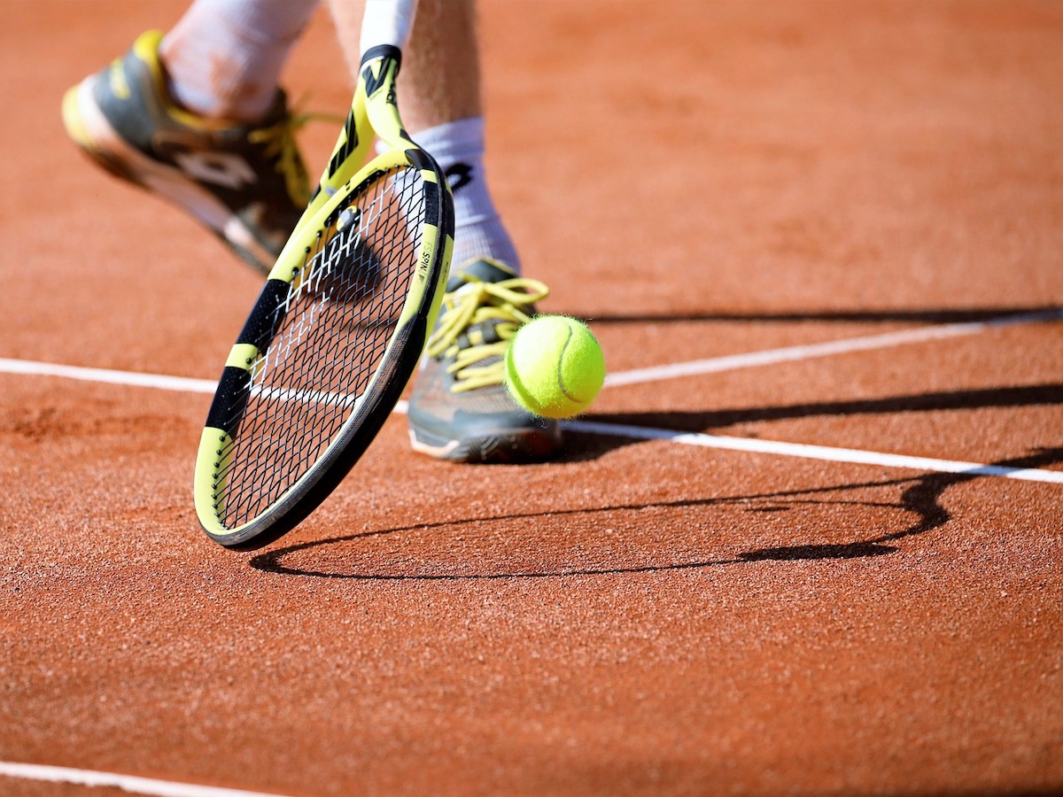 Copiii între 6 și 15 ani sunt invitați la tenis, în Șelimbăr. E gratis pentru localnici