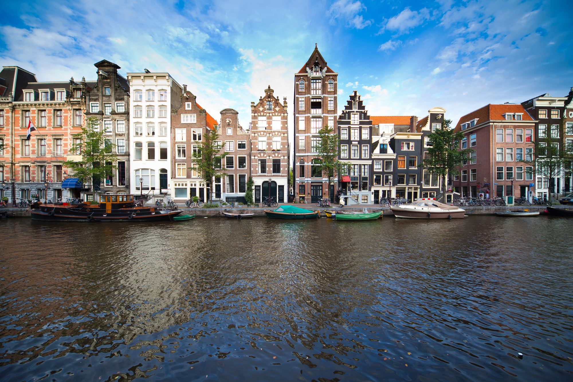 Amsterdamul lansează o campanie de descurajare a turiştilor care vin doar „să se dezlănţuie” în oraş