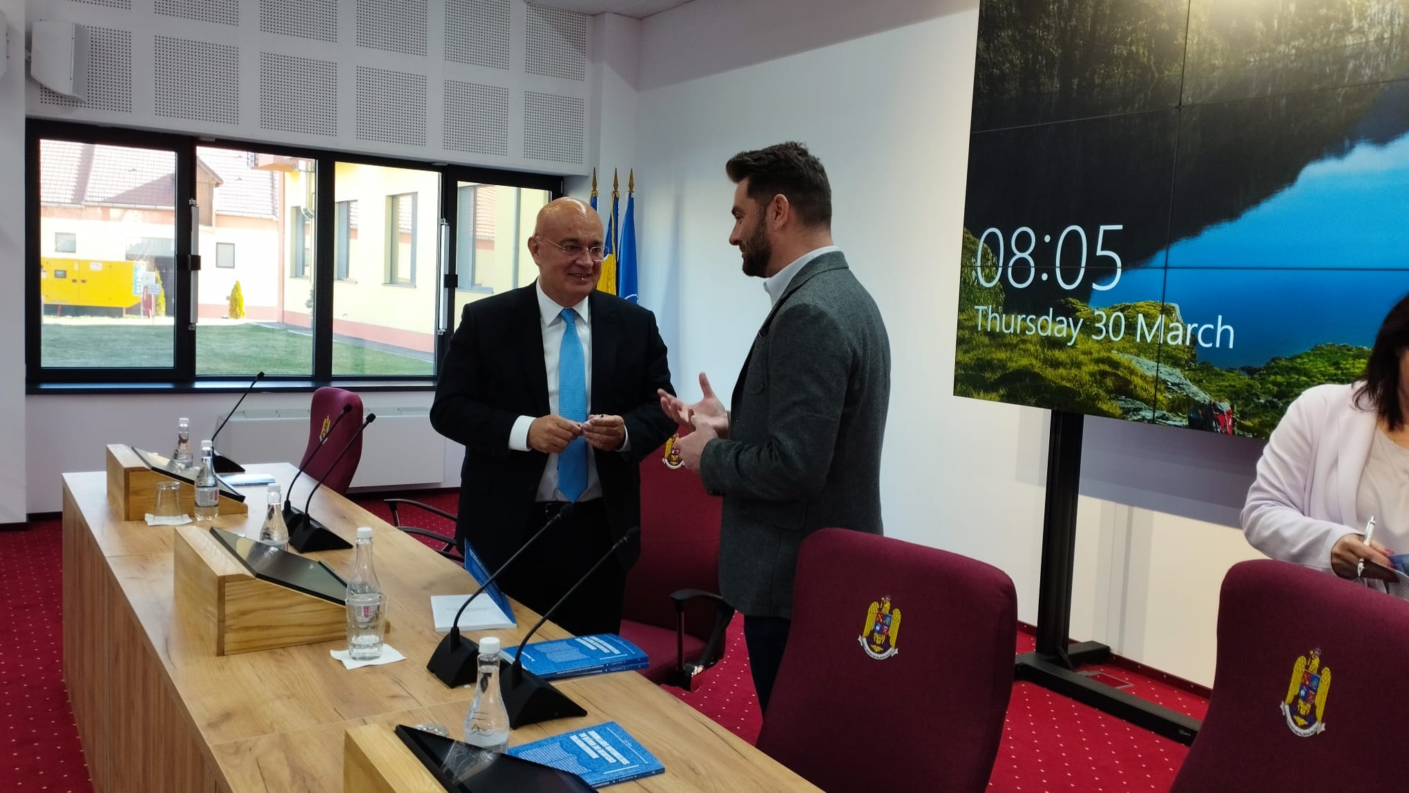 Absolvent al AFT Sibiu și cel care a adus un mare investitor japonez în România s-a retras din business și a lansat prima sa carte. Daniel Metz le predă viitorilor militari