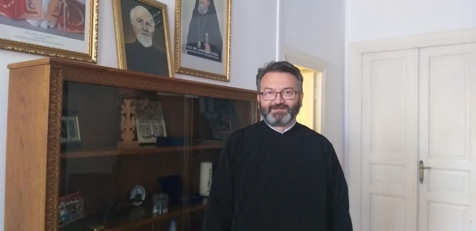 Mobilizare impresionantă a comunității pentru decanul Facultății de Teologie. Starea lui se îmbunătățește, dar încă are nevoie de ajutor