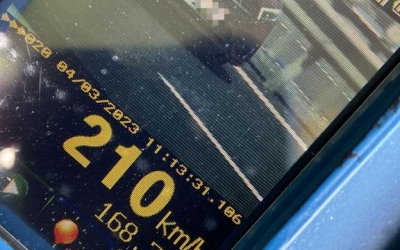 A rămas fără permis după ce a fost prins cu 210 km/h pe A1. Aproape toți șoferii opriți de polițiști ieri au fost sancționați