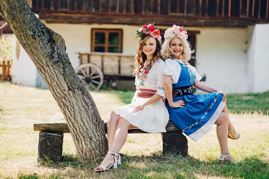 Cadou de 8 martie: intrare gratuită pentru femei la Muzeul Astra și abonament de familie valabil un an pentru câștigătorul unui concurs poetic