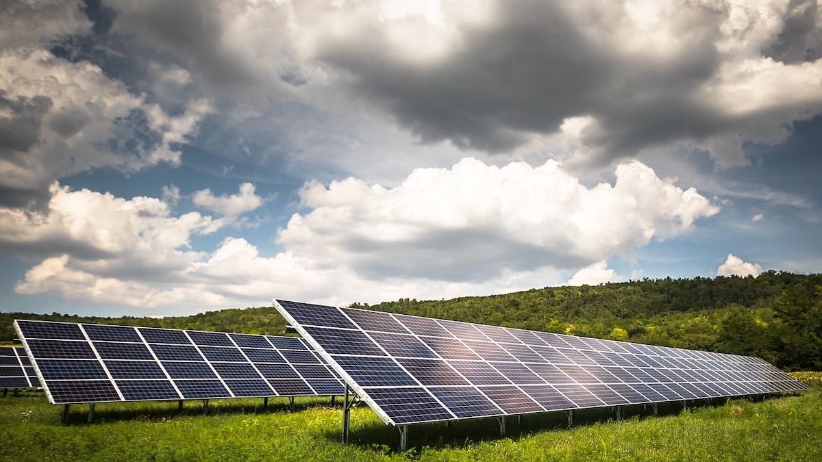 Un om de afaceri sibian va construi în Marpod o centrală electrică fotovoltaică, formată din peste 6.800 de panouri fotovoltaice