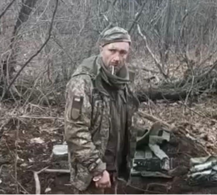 Kievul spune că l-a identificat pe militarul a cărui execuţie apare într-o înregistrare propagată rapid pe internet