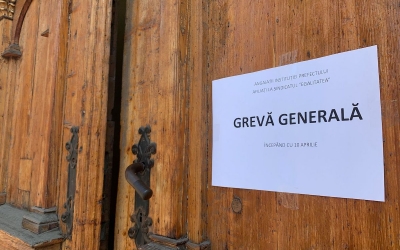 Grevă generală la Prefectură. Se lucrează doar la serviciile pașapoarte, permise și înmatriculări. Vor salarii mai mari și trecerea la Secretariatul General al Guvernului