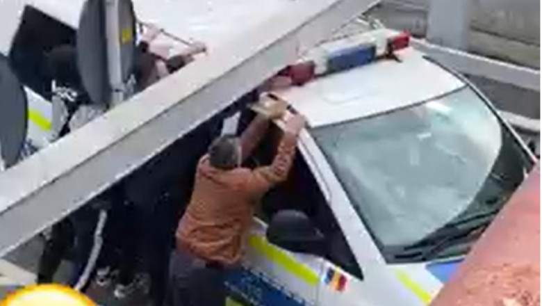 Un polițist din Vâlcea a rămas cu autospeciala blocată într-un pasaj. Colegii lui l-au amendat