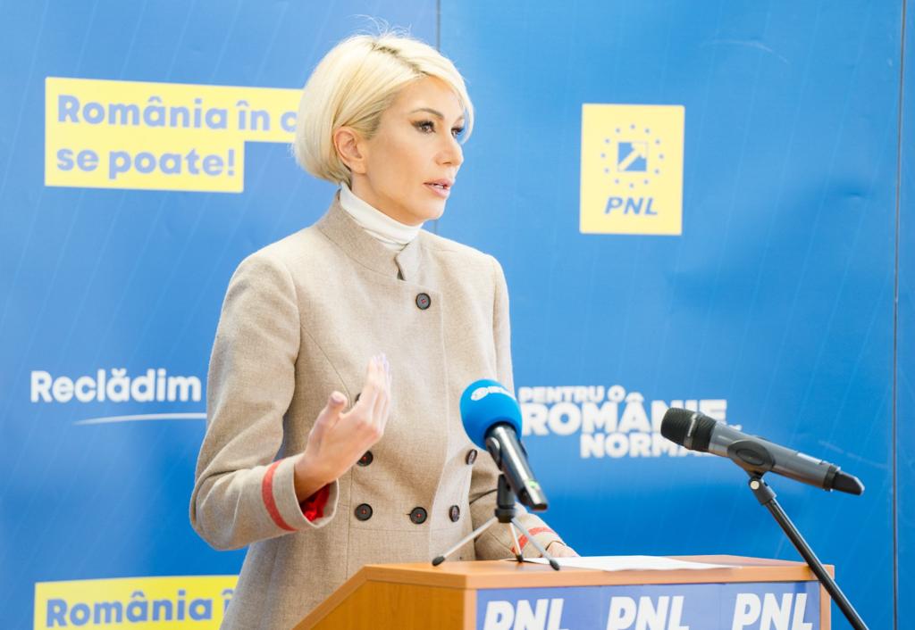 Credite avantajoase pentru studenți, garantate de stat. Raluca Turcan: ”Sumele vor putea fi înapoiate în 10 ani, la o dobândă foarte avantajoasă”