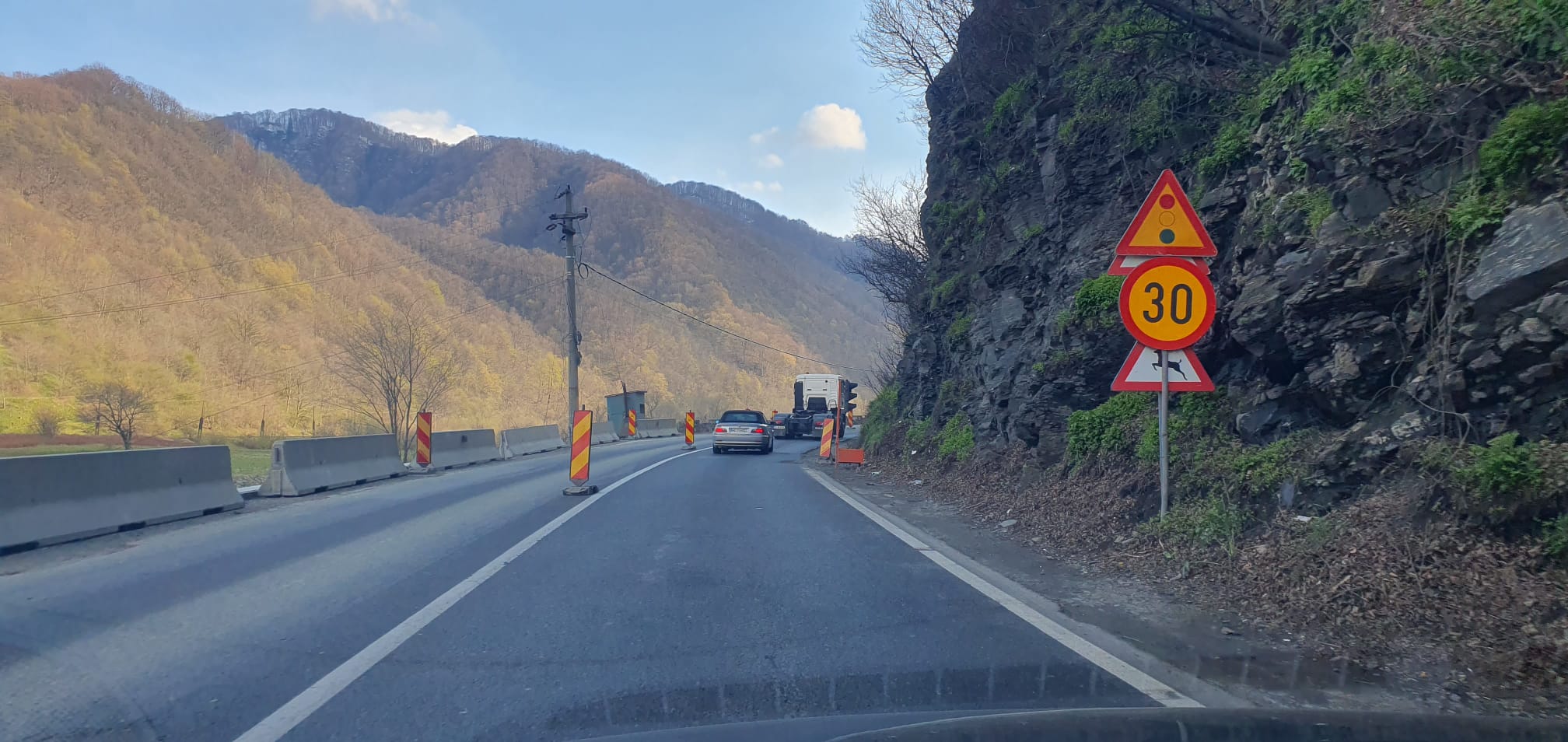Semaforul de la Boița ia o pauză. Circulație fără restricții pe Valea Oltului de Paști