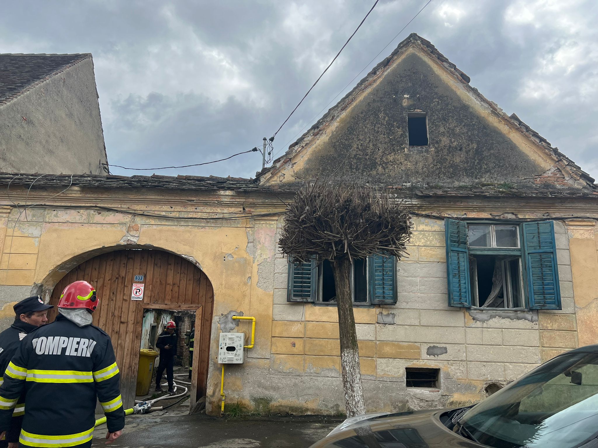 Protecţia Copilului verifică dacă cei 3 copii salvaţi în incendiul de la Cisnădie erau neglijaţi de părinţi