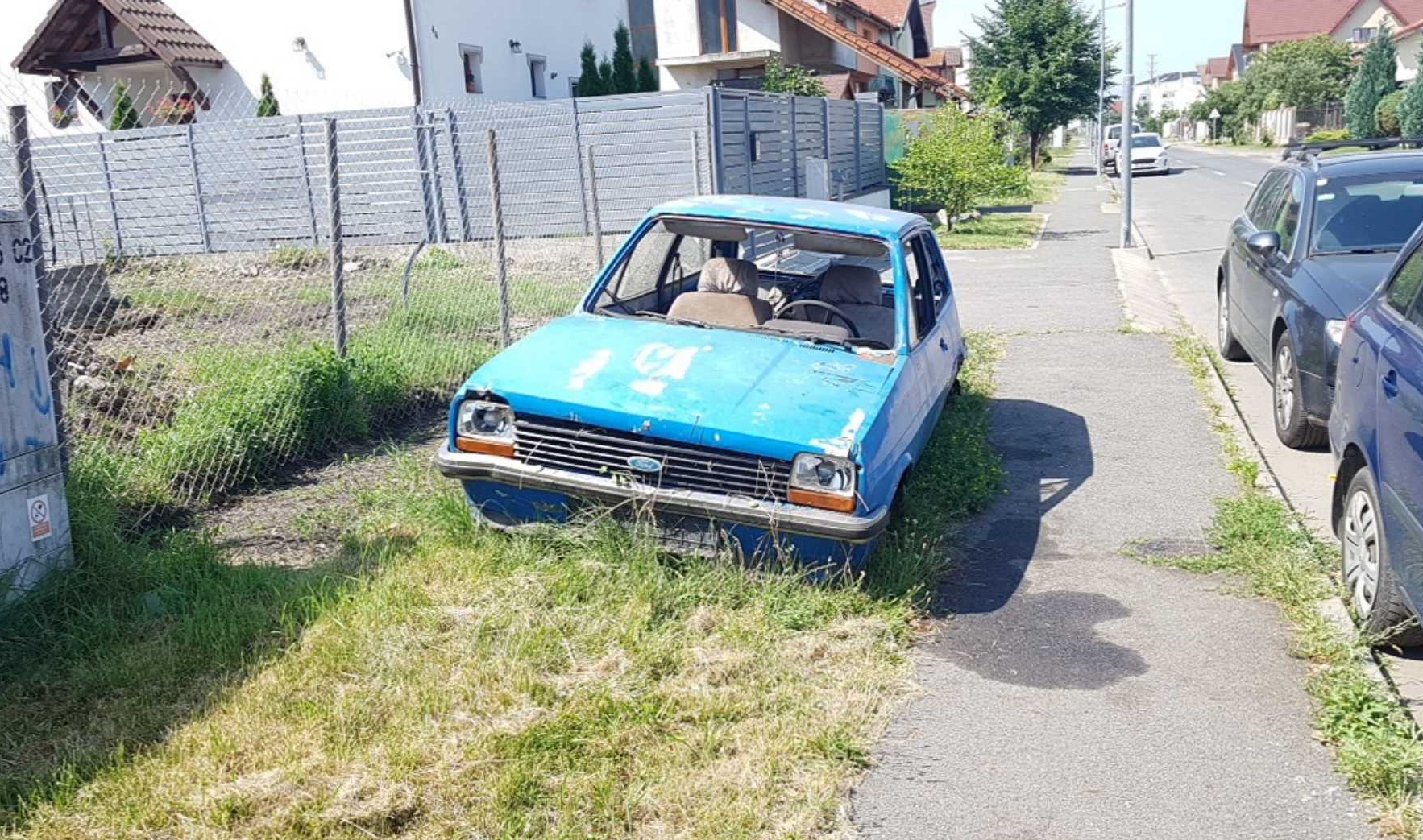 32 de mașini abandonate în Sibiu anul trecut. Mașinile fără stăpân vor fi îndepărtate de pe domeniul public după 6 luni