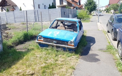 32 de mașini abandonate în Sibiu anul trecut. Mașinile fără stăpân vor fi îndepărtate de pe domeniul public după 6 luni