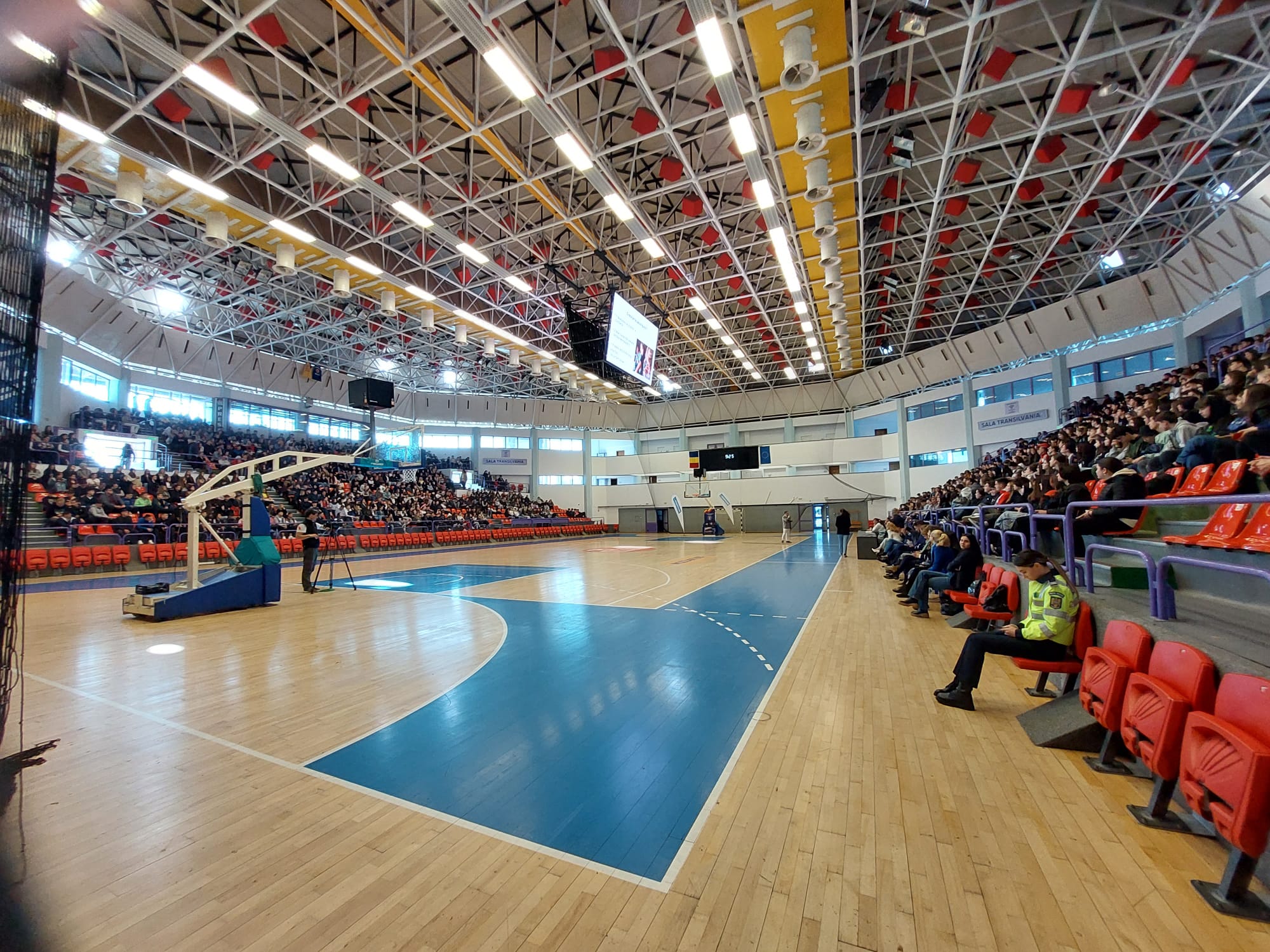 Fostă consumatoare de droguri: la 13 ani m-am apucat de fumat, am trecut la primul joint la 17, iar la 20 de ani, la heroină