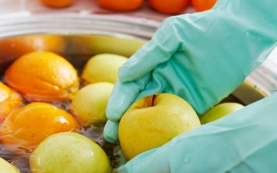 Cu ce se spălă fructele și legumele ca să nu ne îmbolnăvim?
