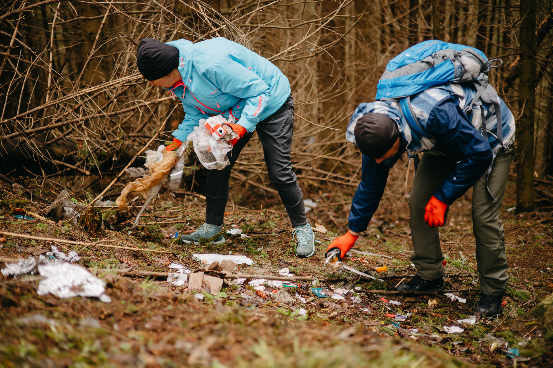 Ecologizare la Păltiniș: O tonă de gunoaie adunată de voluntari