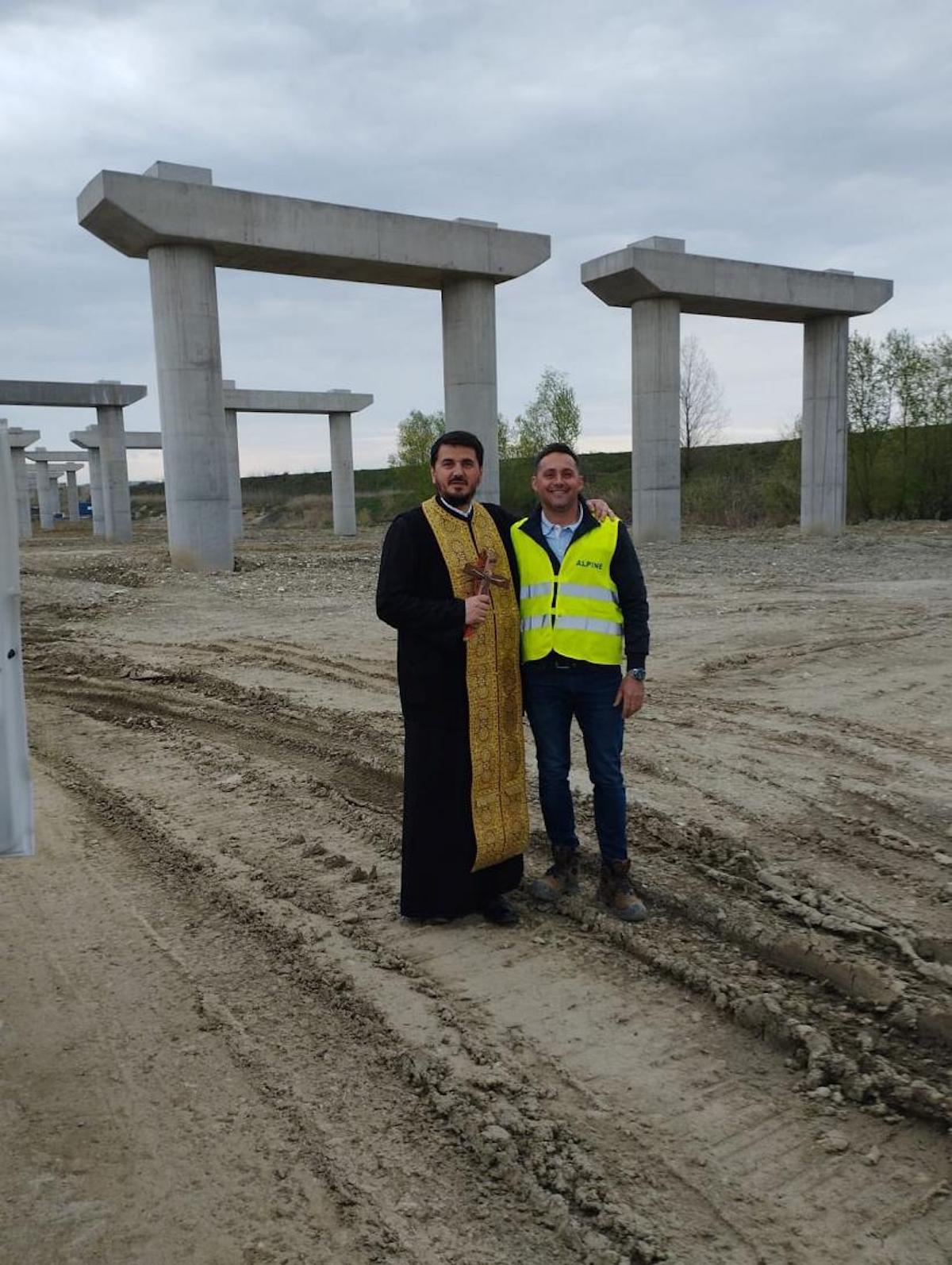 Au fost sfințite lucrările la Lotul 5 al Autostrăzii Sibiu-Pitești. ”Lucrăm la înălţime, sunt lucrări delicate în timpul cărora pot avea loc accidente tragice”