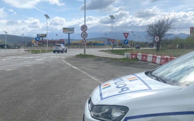 Băut și drogat, pe DN1. Șoferul de 22 de ani a fost oprit de polițiști pe DN 1, la Veștem