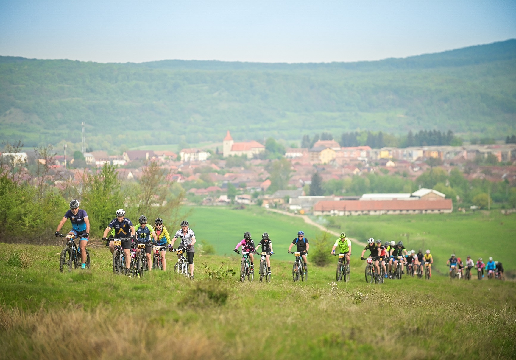 Începe sezonul de MTB și eMTB: 600 de cicliști participă la Triada MTB de la Avrig