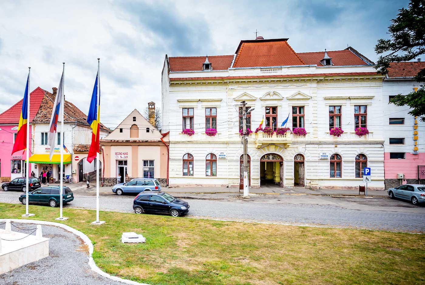 Consilierii locali au votat să lucreze gratis și să mențină un salariu redus primarului. A doua zi și-au crescut veniturile la maxim, dis-de-dimineață