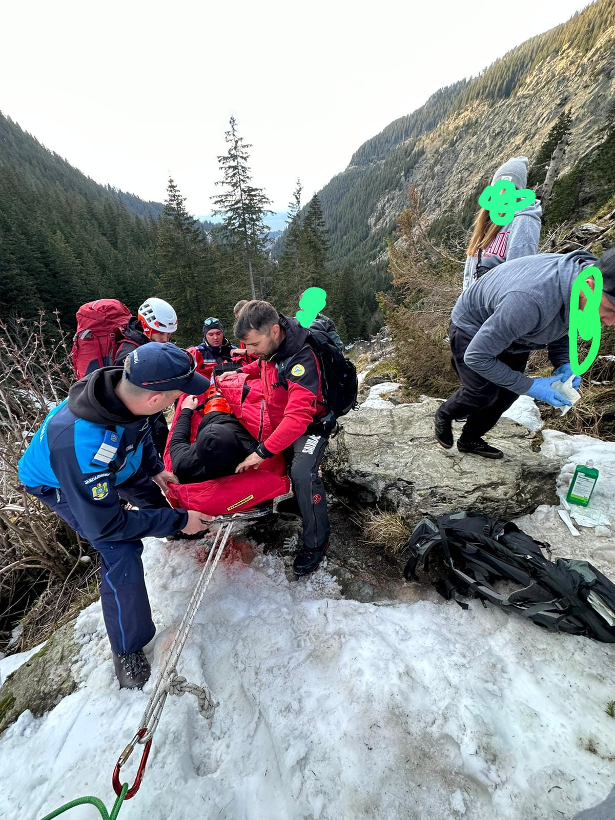 Actualizare: Ucraineanul rănit  în zona Cascadei Bâlea a fost preluat de ambulanță. Se afla în drumeție, echipat necorespunzător