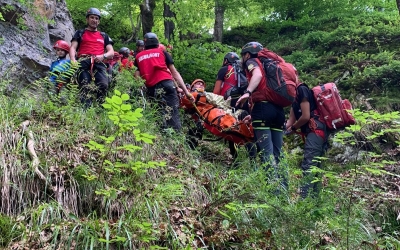 Un copil de 12 ani și-a fracturat piciorul după ce a căzut de pe mountain bike în zona cetății Tilișca. Au intervenit salvamontiștii