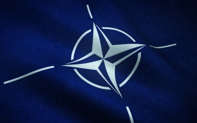 Finlanda a devenit cel de-al 31-lea stat membru al NATO. Drapelul a fost arborat între cele ale Estoniei şi Franţei